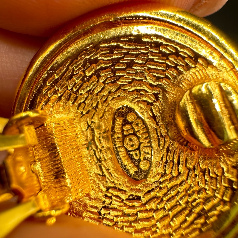 ❗️FINAL PRICE❗️LOT 785 RARE 24K gold plated Chanel vintage clip on earrings - Picture 10 of 11